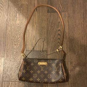 Louis Vuitton shoulder bag - gently used with signs of wear - Date code SD4029